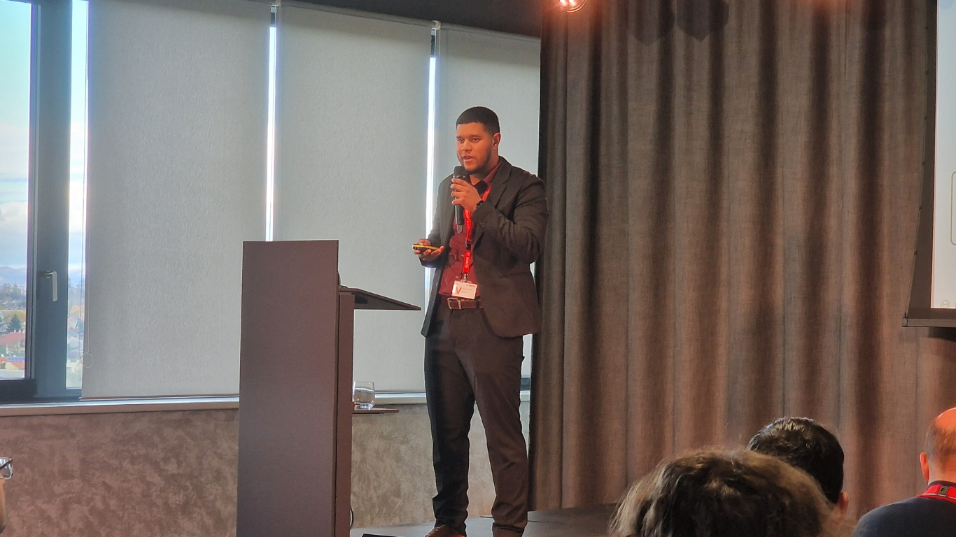 Bruno Melício speaking at a professional event